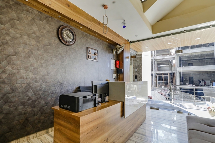 Imagen de los interiores del Hotel Fabhotel Js Pearl. Foto 18