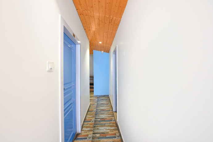 Imagen de los interiores del Hotel Fabhotel Kgf. Foto 15