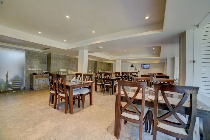 Imagen del bar/restaurante del Hotel Fabhotel King's Court. Foto 2