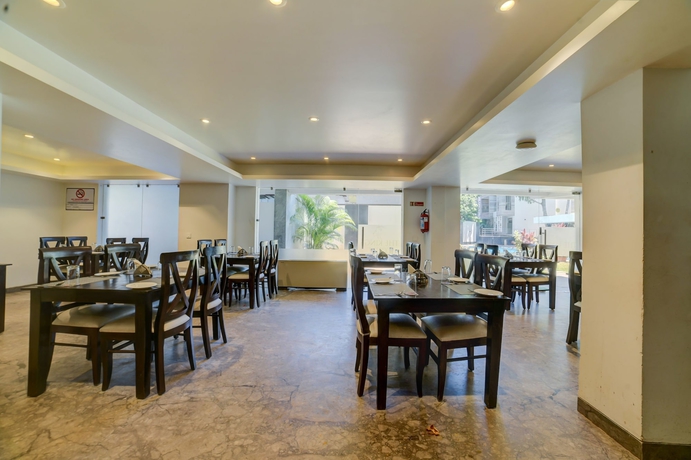 Imagen del bar/restaurante del Hotel Fabhotel King's Court. Foto 3