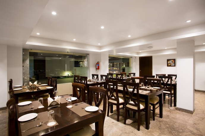 Imagen del bar/restaurante del Hotel Fabhotel King's Court. Foto 4