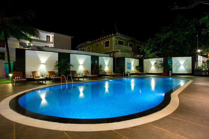 Imagen de la piscina del Hotel Fabhotel King's Court. Foto 19