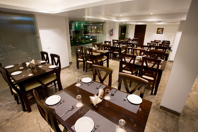 Imagen del bar/restaurante del Hotel Fabhotel King's Court. Foto 5