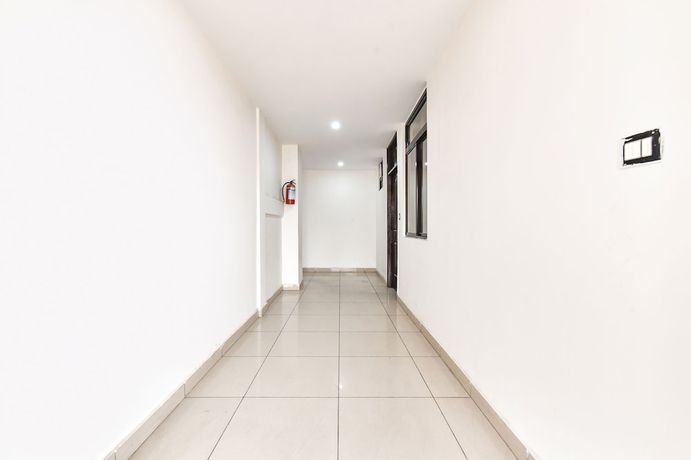 Imagen de los interiores del Hotel Fabhotel Krb Paradise. Foto 16