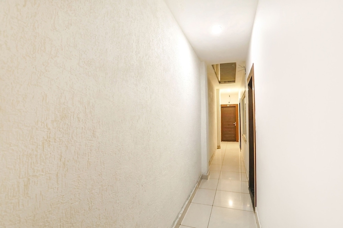 Imagen de los interiores del Hotel Fabhotel Madhuban Inn. Foto 16