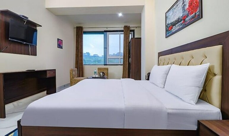 Imagen general del Hotel Fabhotel Maira Heights. Foto 16
