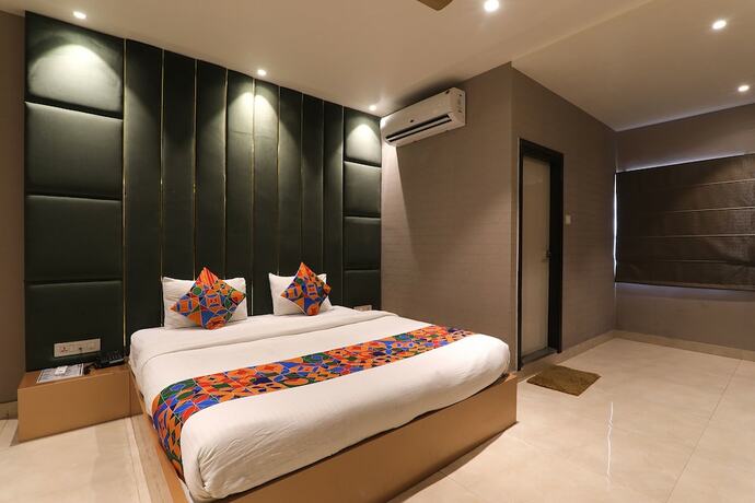 Imagen de la habitación del Hotel Fabhotel Maya Crystal. Foto 18