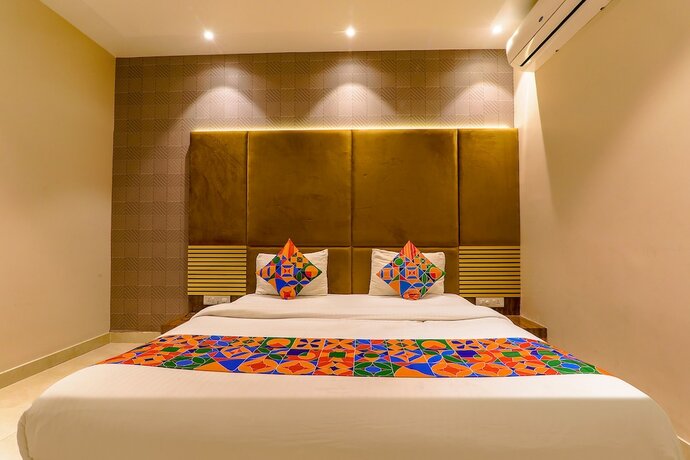 Imagen de la habitación del Hotel Fabhotel Maya Crystal. Foto 20