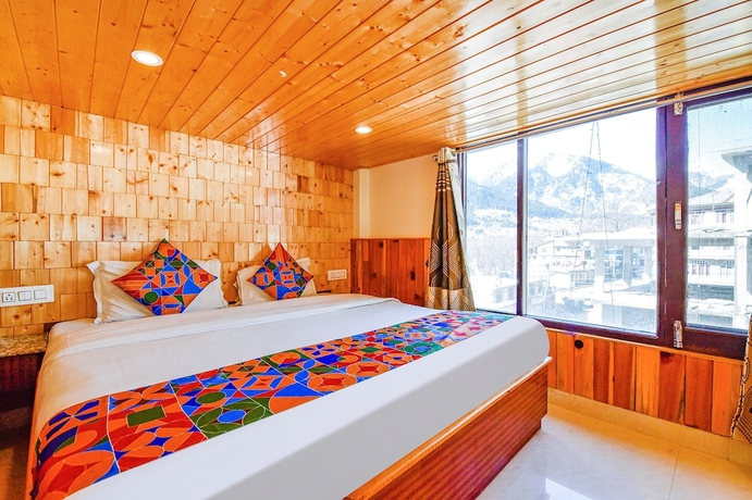 Imagen de la habitación del Hotel Fabhotel Mayra Grand. Foto 2