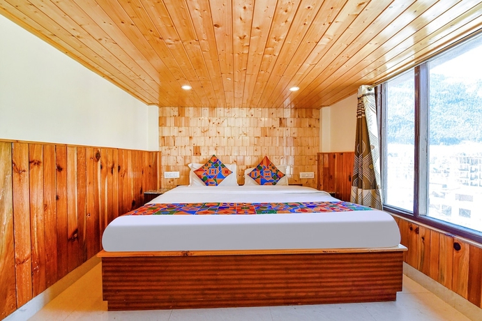 Imagen de la habitación del Hotel Fabhotel Mayra Grand. Foto 3