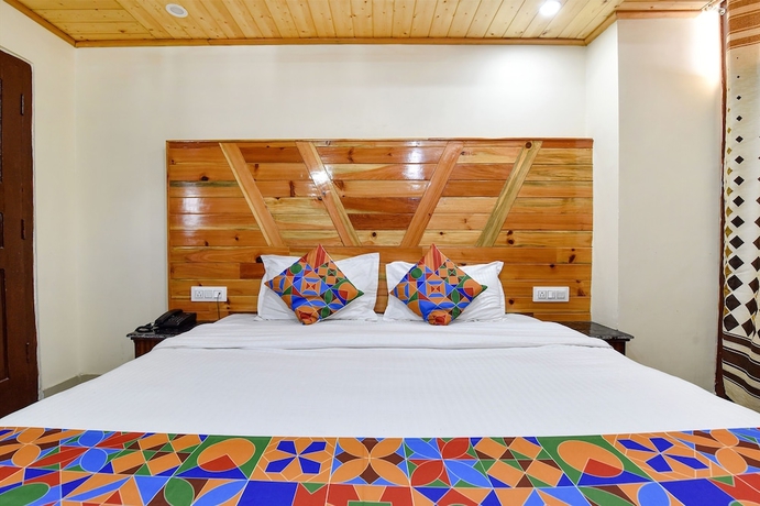 Imagen de la habitación del Hotel Fabhotel Mayra Grand. Foto 7