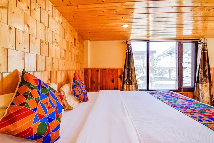 Imagen de la habitación del Hotel Fabhotel Mayra Grand. Foto 8