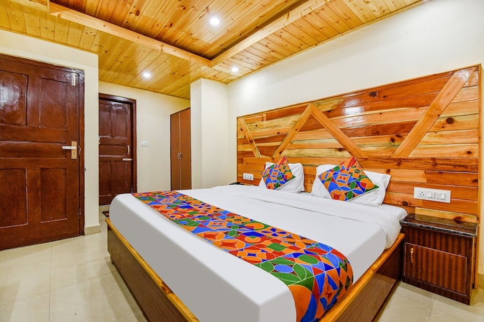 Imagen de la habitación del Hotel Fabhotel Mayra Grand. Foto 9