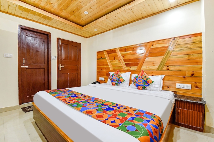 Imagen de la habitación del Hotel Fabhotel Mayra Grand. Foto 13