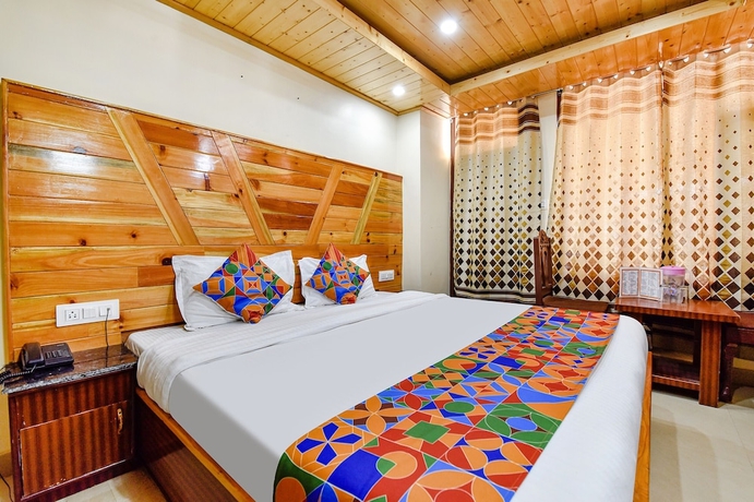 Imagen de la habitación del Hotel Fabhotel Mayra Grand. Foto 15