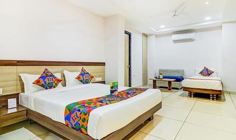 Imagen de la habitación del Hotel Fabhotel Meera Palace. Foto 17