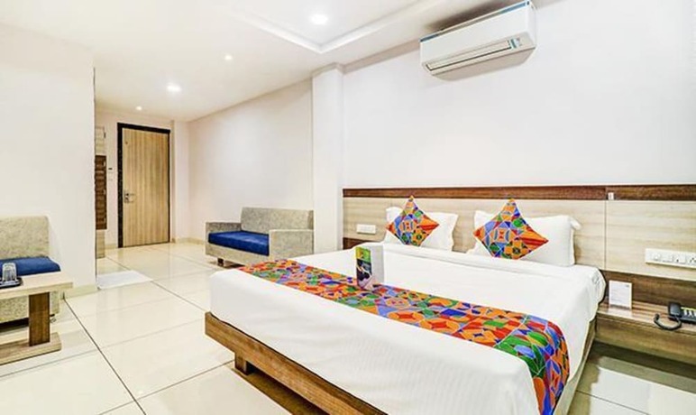Imagen de la habitación del Hotel Fabhotel Meera Palace. Foto 19