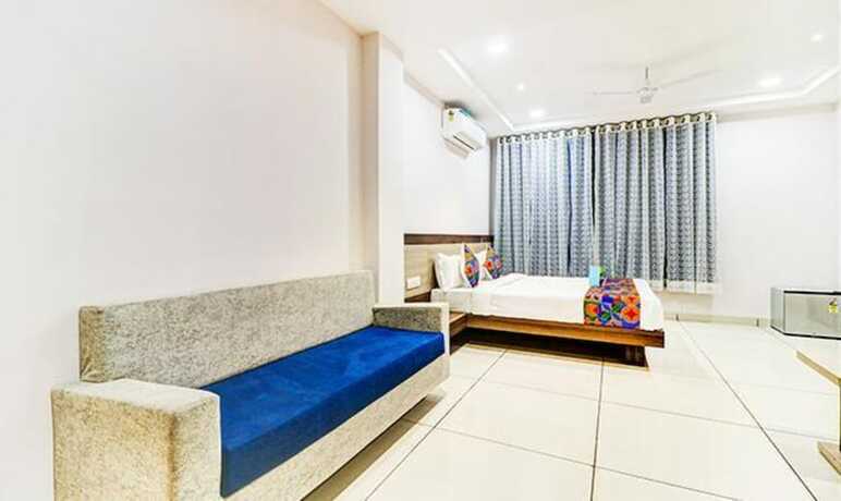 Imagen de la habitación del Hotel Fabhotel Meera Palace. Foto 20