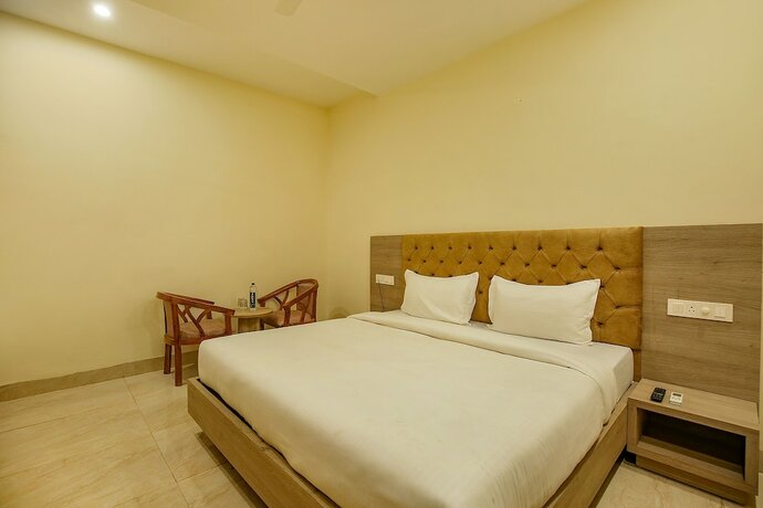 Imagen de la habitación del Hotel Fabhotel Melano. Foto 17