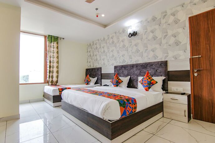 Imagen de la habitación del Hotel Fabhotel Meridian Inn. Foto 17