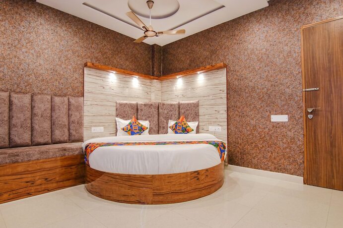 Imagen de la habitación del Hotel Fabhotel Meridian Inn. Foto 18