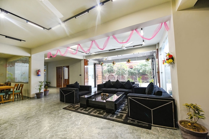 Imagen de los interiores del Hotel Fabhotel Naina Residency. Foto 19