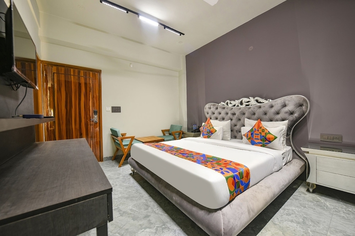 Imagen de la habitación del Hotel Fabhotel Naina Residency. Foto 11