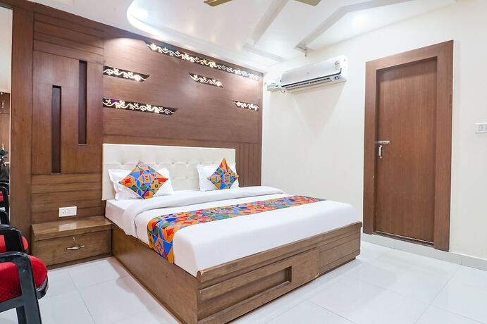 Imagen de la habitación del Hotel Fabhotel Nandgiri Palace. Foto 19
