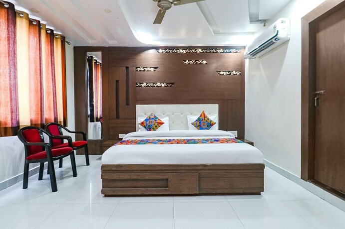 Imagen de la habitación del Hotel Fabhotel Nandgiri Palace. Foto 20