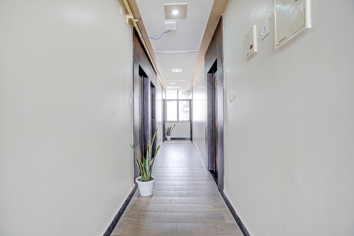 Imagen de los interiores del Hotel Fabhotel Nandini Grand. Foto 11