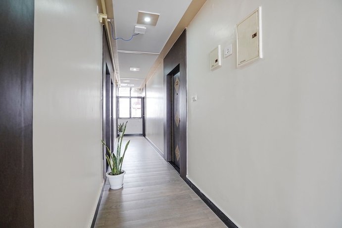 Imagen de los interiores del Hotel Fabhotel Nandini Grand. Foto 15