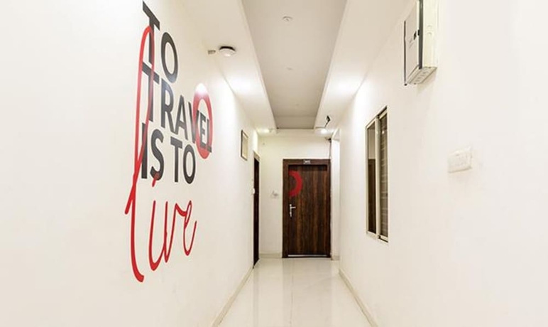 Imagen de los interiores del Hotel Fabhotel Ocean Pearl. Foto 10