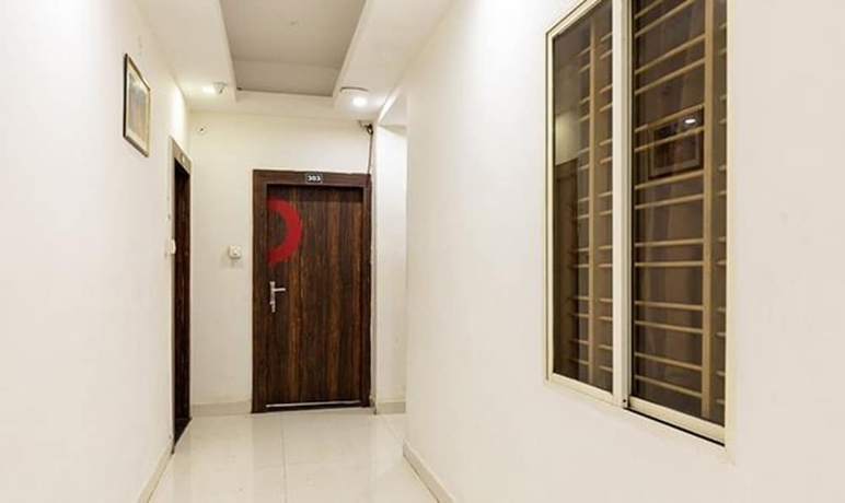 Imagen de los interiores del Hotel Fabhotel Ocean Pearl. Foto 11
