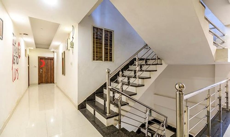 Imagen de los interiores del Hotel Fabhotel Ocean Pearl. Foto 15