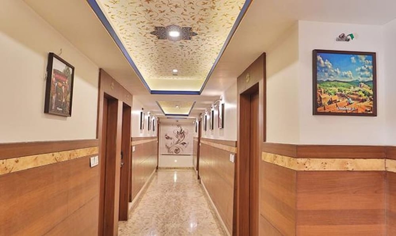 Imagen de los interiores del Hotel Fabhotel Prime Candle Wood. Foto 16