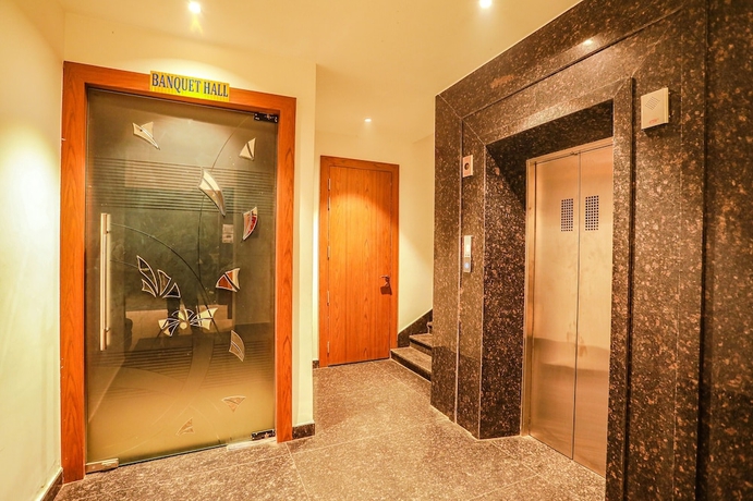 Imagen de los interiores del Hotel Fabhotel Prime Swarn Bhoomi. Foto 15
