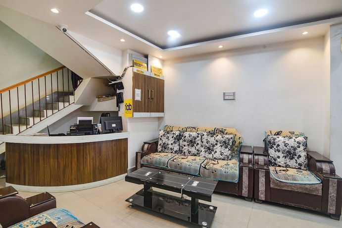 Imagen de los interiores del Hotel Fabhotel Raj Niwas. Foto 18