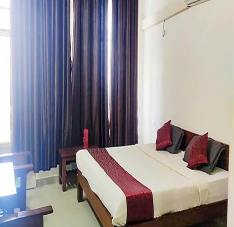 Imagen de la habitación del Hotel Fabhotel Raj Residency. Foto 13