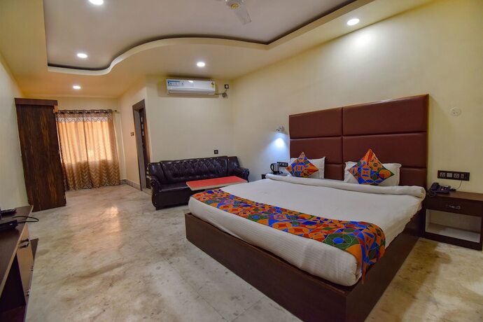 Imagen de la habitación del Hotel Fabhotel Red Rose. Foto 15