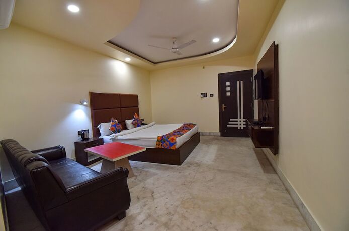 Imagen de la habitación del Hotel Fabhotel Red Rose. Foto 18