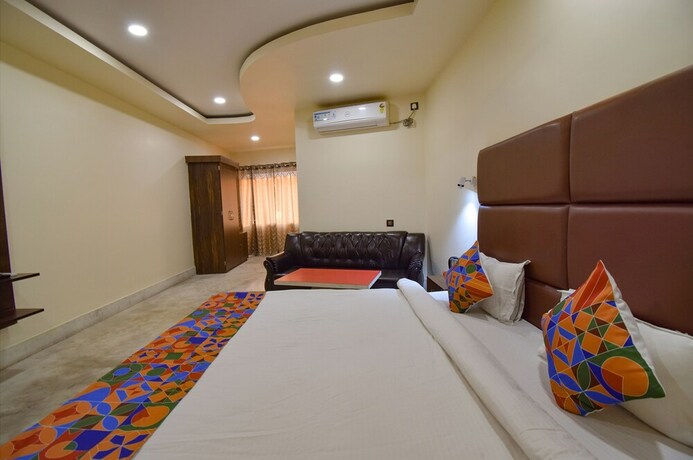 Imagen general del Hotel Fabhotel Red Rose. Foto 12