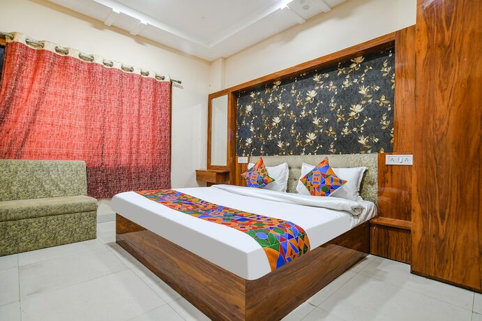 Imagen de la habitación del Hotel Fabhotel Royal Palace. Foto 17