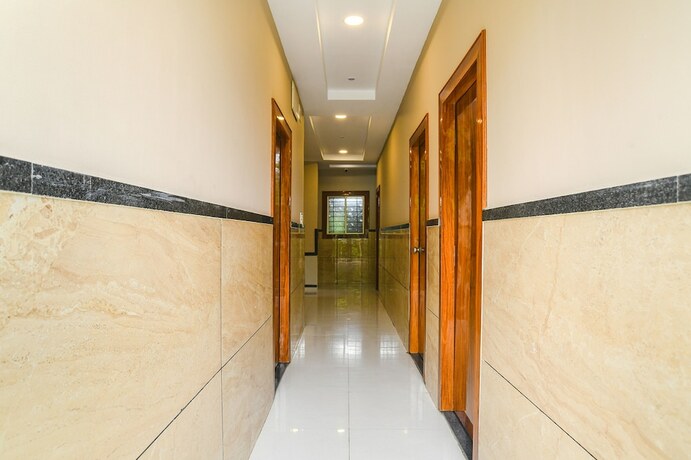 Imagen general del Hotel Fabhotel Royal Palace. Foto 8