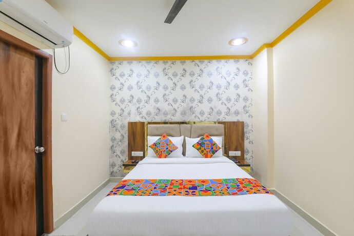 Imagen de la habitación del Hotel Fabhotel Rudra Inn. Foto 17