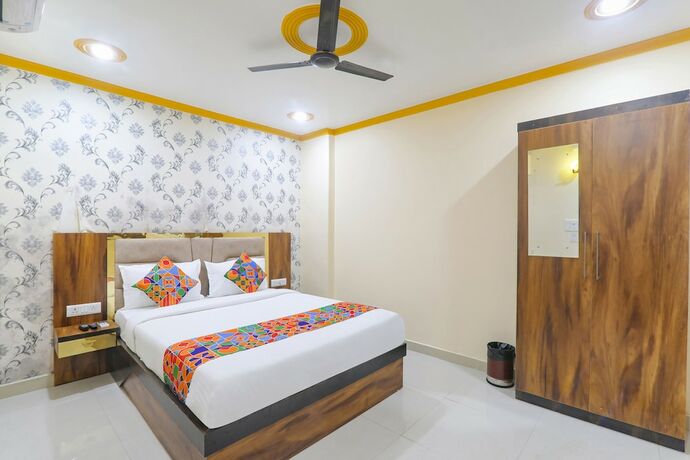 Imagen de la habitación del Hotel Fabhotel Rudra Inn. Foto 18