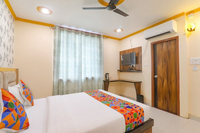 Imagen de la habitación del Hotel Fabhotel Rudra Inn. Foto 19