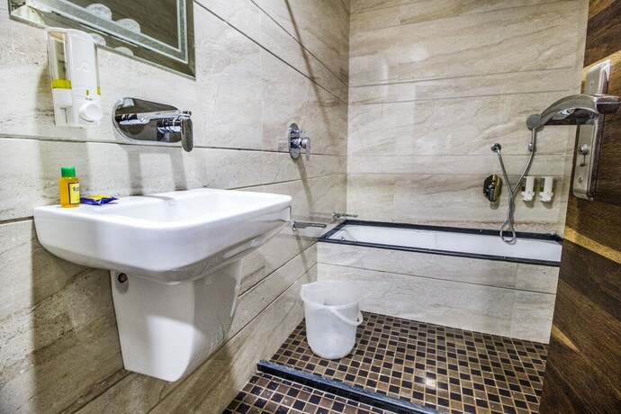 Imagen de la habitación del Hotel Fabhotel Sapphire Inn Mansarovar. Foto 28
