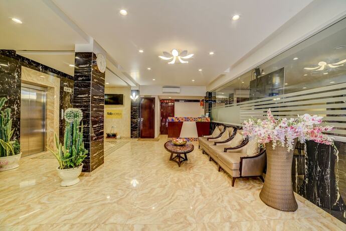 Imagen de los interiores del Hotel Fabhotel Sarala Crown Calangute Beach. Foto 18