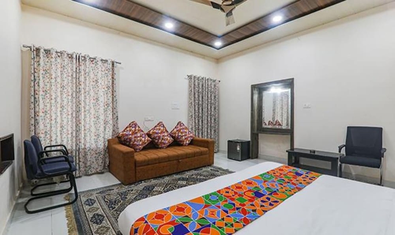 Imagen de la habitación del Hotel Fabhotel Sarovar Palace. Foto 7