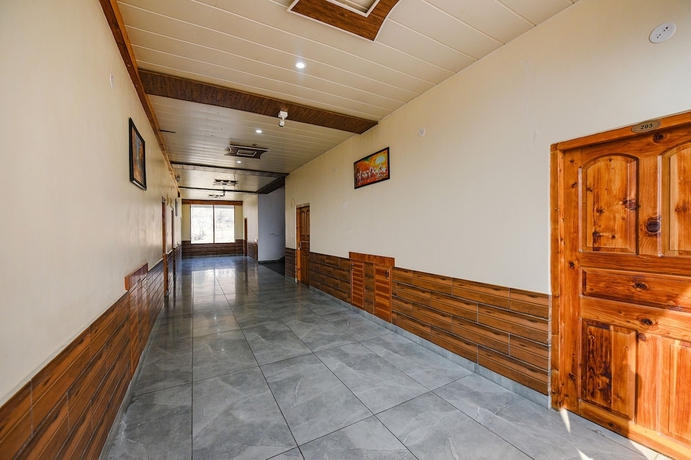 Imagen de los interiores del Hotel Fabhotel Snower. Foto 13